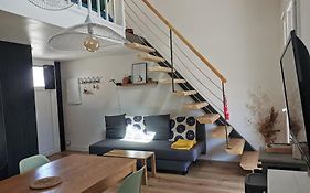 Maisonnette calme et ensoleillée, parking privé